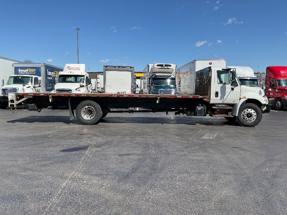 Flatbed Truck-Light and Medium Duty Trucks-International-2018-4300-Mount Pleasant-PA-216,253\n\t\tmiles-$ 39,750 - Image 13