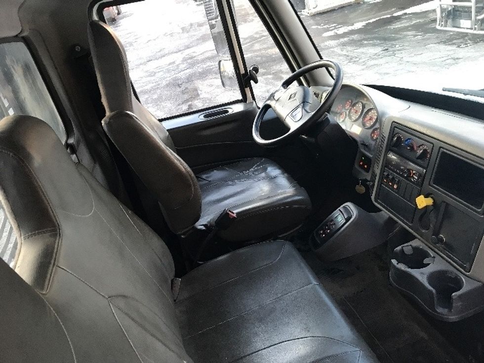 2018 International 4400 DuraStar 4400 photo 16