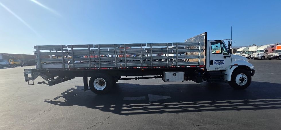 Flatbed Truck-Light and Medium Duty Trucks-International-2019-4300-Carson-CA-123,129\n\t\tmiles-$ 48,750 - Image 15