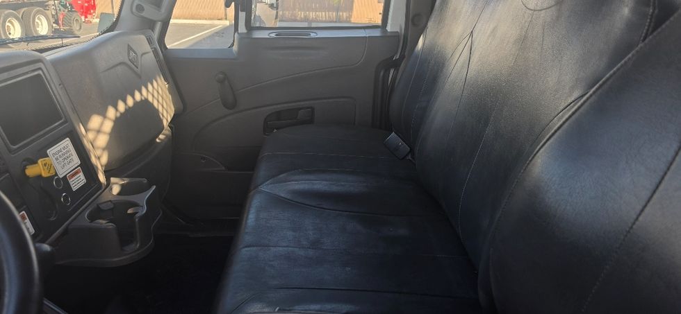Flatbed Truck-Light and Medium Duty Trucks-International-2019-4300-Carson-CA-123,129\n\t\tmiles-$ 48,750 - Image 17