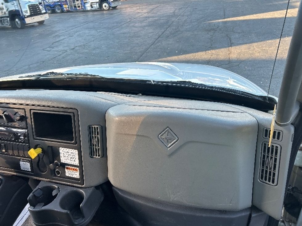 Flatbed Truck-Light and Medium Duty Trucks-International-2019-4300-Charlotte-NC-111,843\n\t\tmiles-$ 49,500 - Image 19