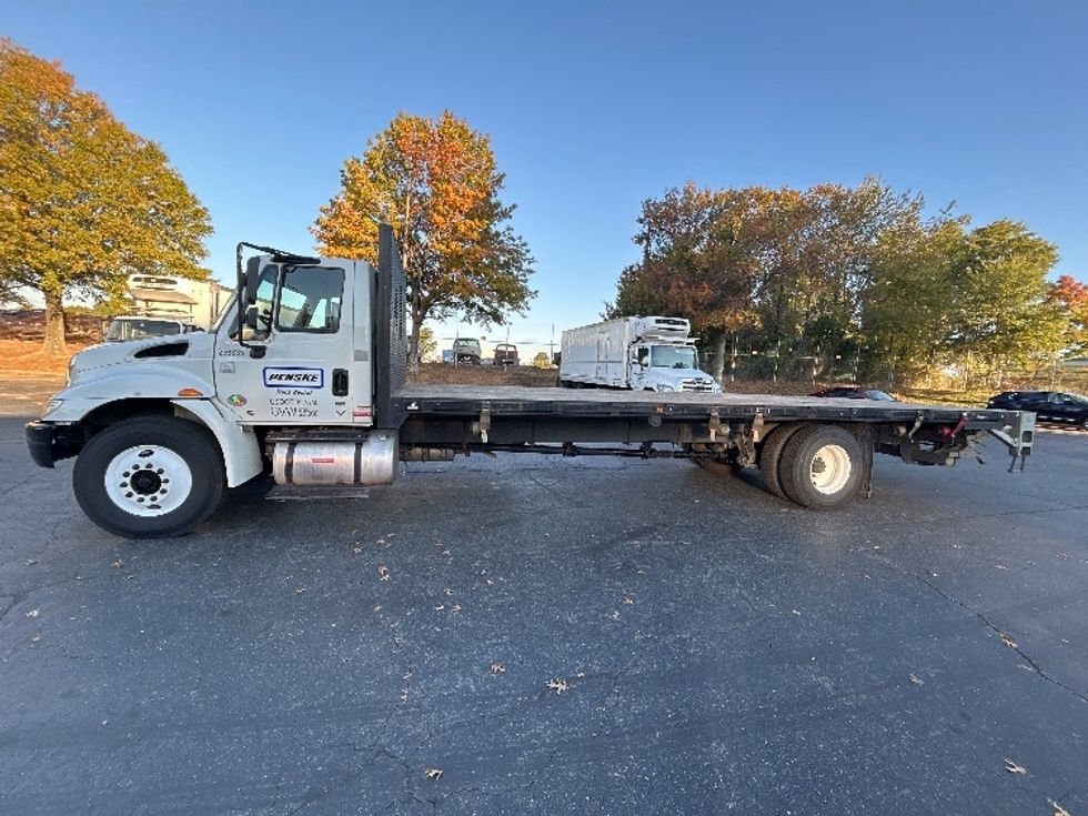 Flatbed Truck-Light and Medium Duty Trucks-International-2019-4300-Charlotte-NC-111,843\n\t\tmiles-$ 49,500 - Image 4