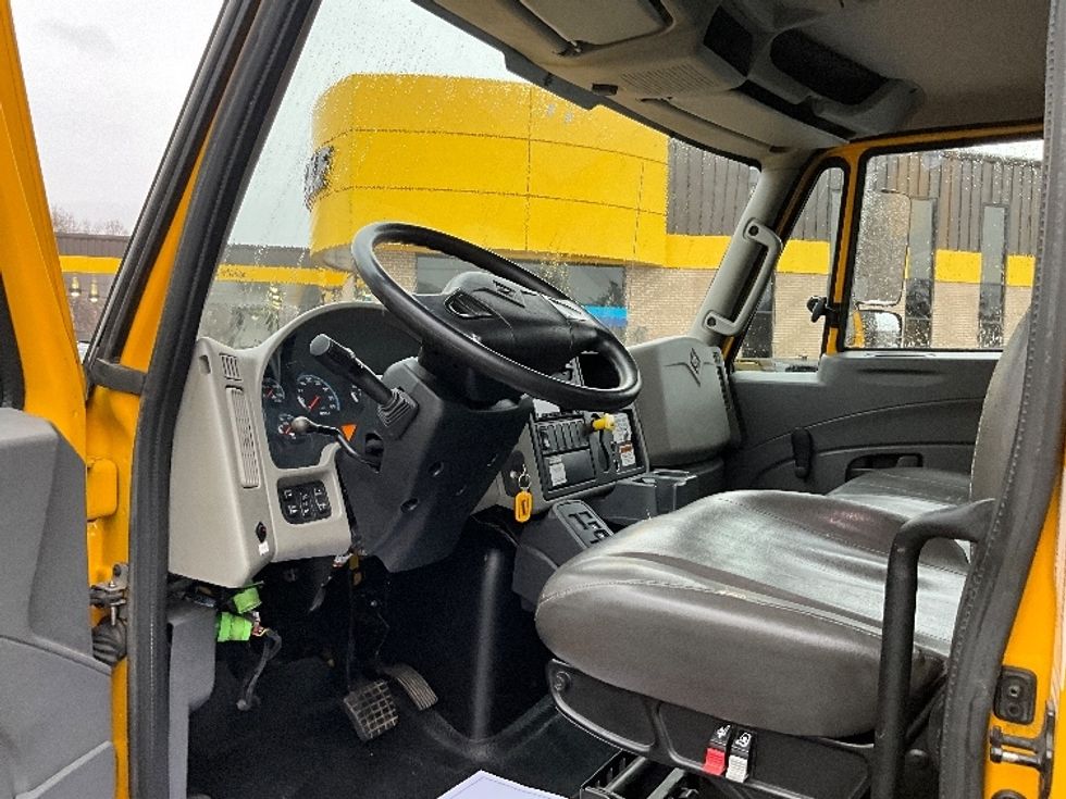 Flatbed Truck-Light and Medium Duty Trucks-International-2019-4300-Chicopee-MA-181,135\n\t\tmiles-$ 34,750 - Image 14
