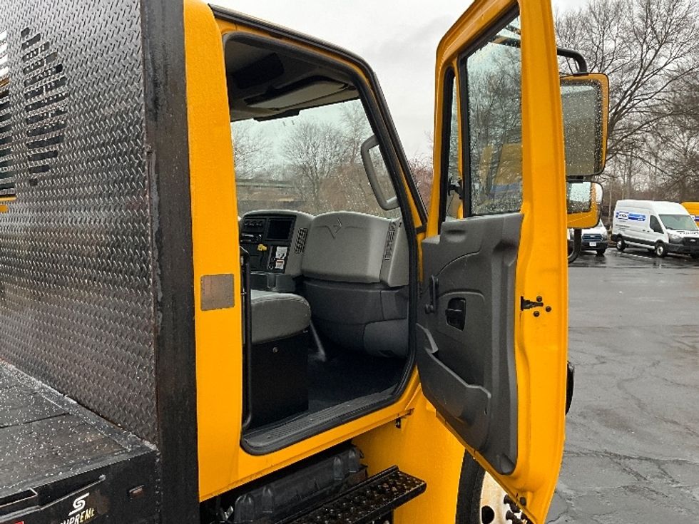 Flatbed Truck-Light and Medium Duty Trucks-International-2019-4300-Chicopee-MA-181,135\n\t\tmiles-$ 34,750 - Image 17