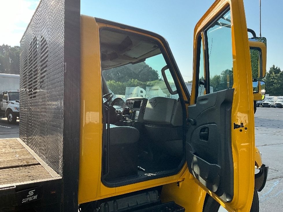 Flatbed Truck-Light and Medium Duty Trucks-International-2019-4300-Cleveland-TN-145,650\n\t\tmiles-$ 52,000 - Image 16