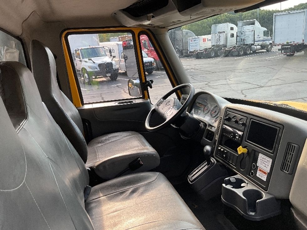 Flatbed Truck-Light and Medium Duty Trucks-International-2019-4300-Cleveland-TN-145,650\n\t\tmiles-$ 52,000 - Image 18