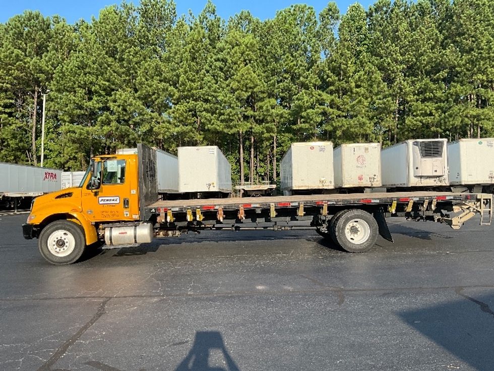 Flatbed Truck-Light and Medium Duty Trucks-International-2019-4300-Cleveland-TN-145,650\n\t\tmiles-$ 52,000 - Image 4