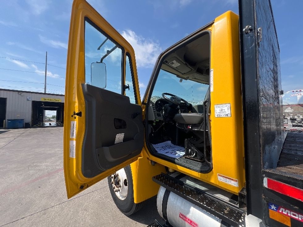 Flatbed Truck-Light and Medium Duty Trucks-International-2019-4300-Dallas-TX-130,961\n\t\tmiles-$ 50,000 - Image 13
