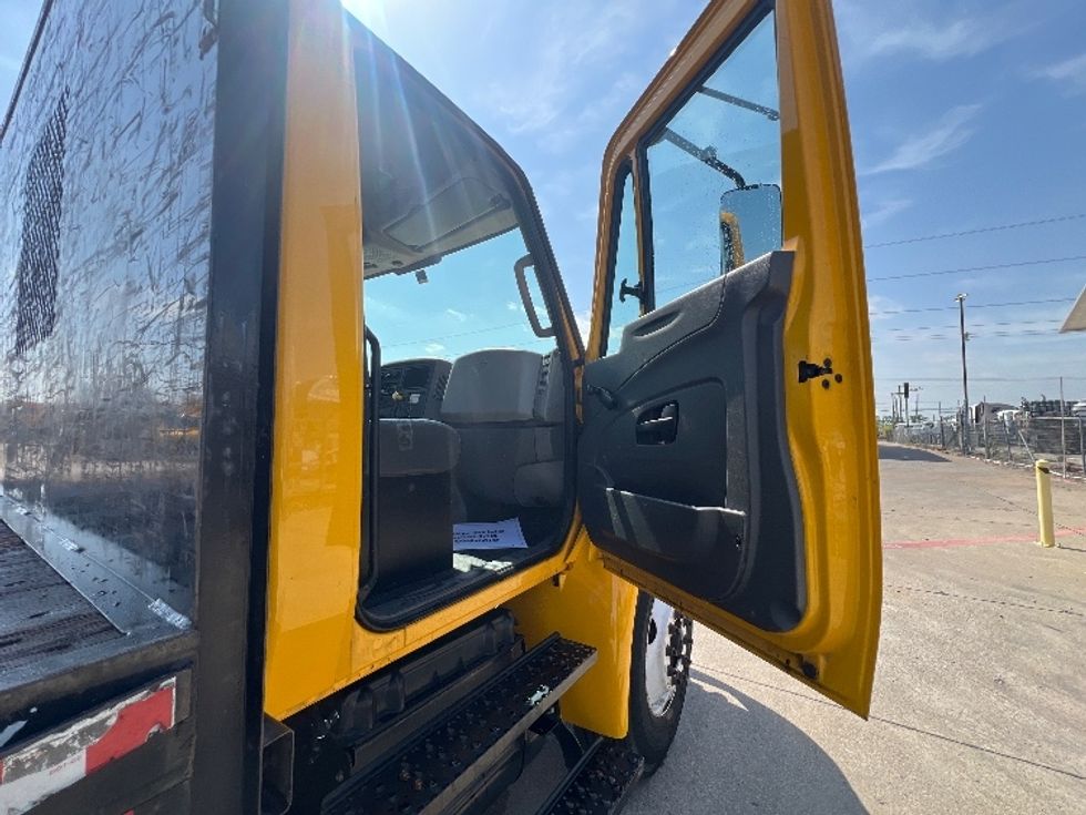 Flatbed Truck-Light and Medium Duty Trucks-International-2019-4300-Dallas-TX-130,961\n\t\tmiles-$ 50,000 - Image 17