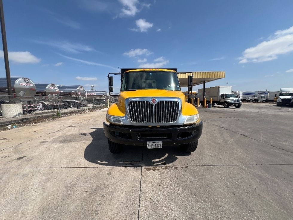 Flatbed Truck-Light and Medium Duty Trucks-International-2019-4300-Dallas-TX-130,961\n\t\tmiles-$ 50,000 - Image 2