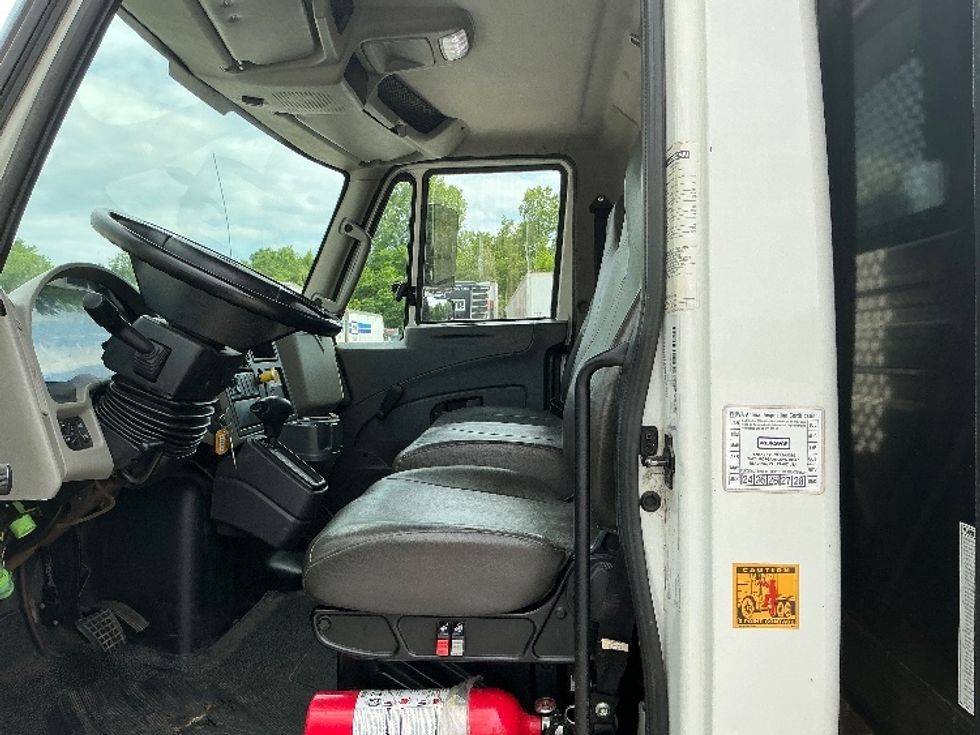 Flatbed Truck-Light and Medium Duty Trucks-International-2019-4300-Duluth-GA-122,466\n\t\tmiles-$ 58,000 - Image 19