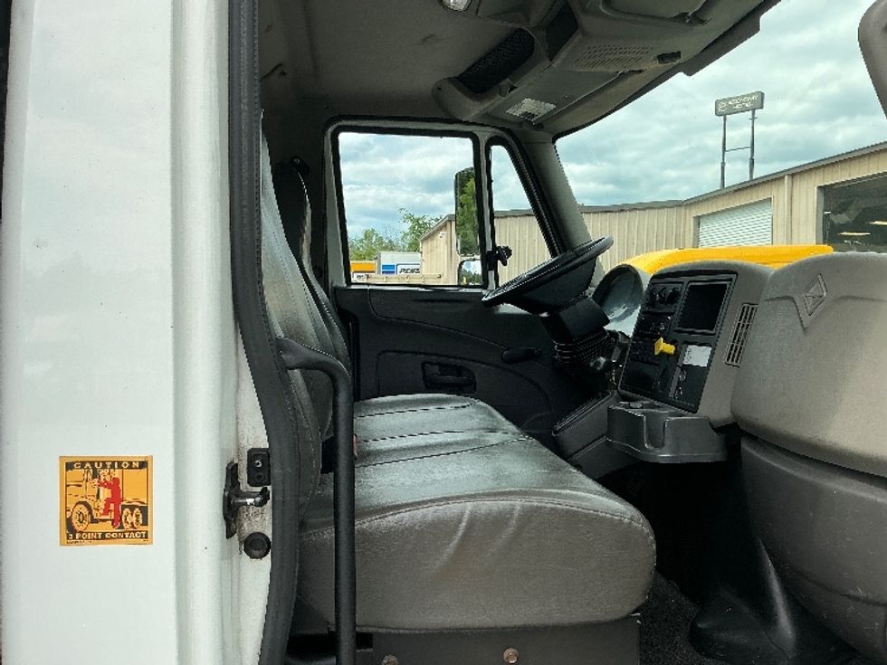 Flatbed Truck-Light and Medium Duty Trucks-International-2019-4300-Duluth-GA-122,466\n\t\tmiles-$ 58,000 - Image 22