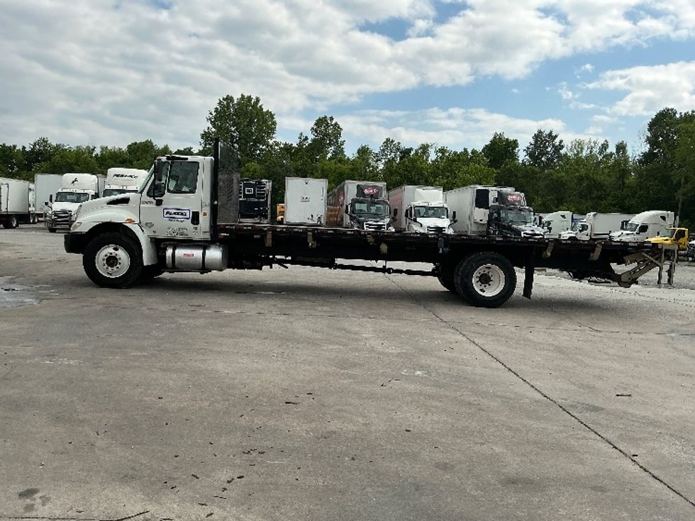 Flatbed Truck-Light and Medium Duty Trucks-International-2019-4300-Duluth-GA-122,466\n\t\tmiles-$ 58,000 - Image 4