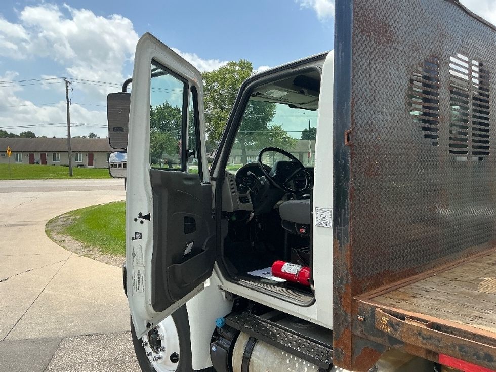 Flatbed Truck-Light and Medium Duty Trucks-International-2019-4300-Elkhart-IN-177,322\n\t\tmiles-$ 36,750 - Image 16