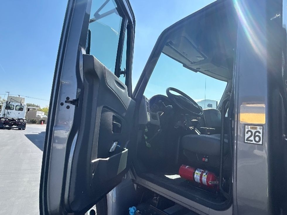 Flatbed Truck-Light and Medium Duty Trucks-International-2019-4300-Fontana-CA-68,570\n\t\tmiles-$ 50,250 - Image 15