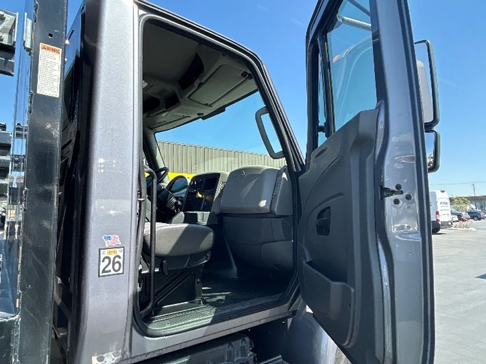 Flatbed Truck-Light and Medium Duty Trucks-International-2019-4300-Fontana-CA-68,570\n\t\tmiles-$ 50,250 - Image 19
