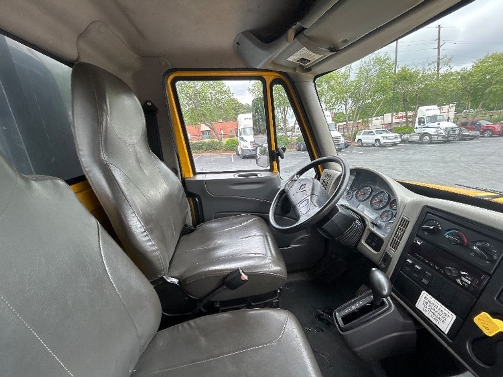 Flatbed Truck-Light and Medium Duty Trucks-International-2019-4300-Forest Park-GA-175,188\n\t\tmiles-$ 41,000 - Image 22
