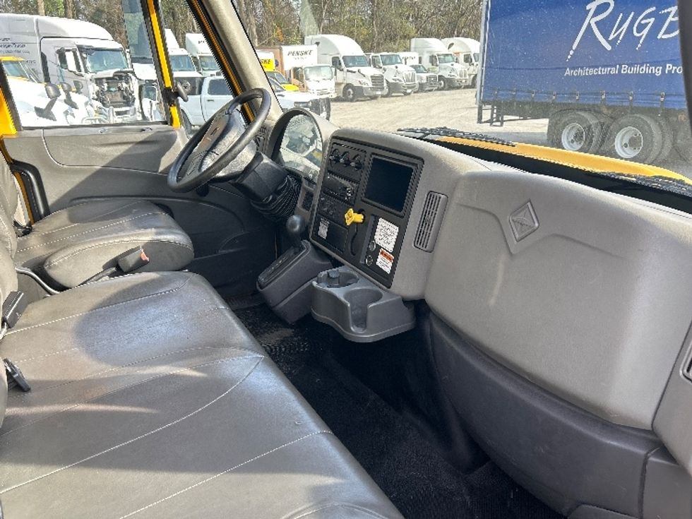 Flatbed Truck-Light and Medium Duty Trucks-International-2019-4300-Garden City-GA-113,349\n\t\tmiles-$ 49,500 - Image 18