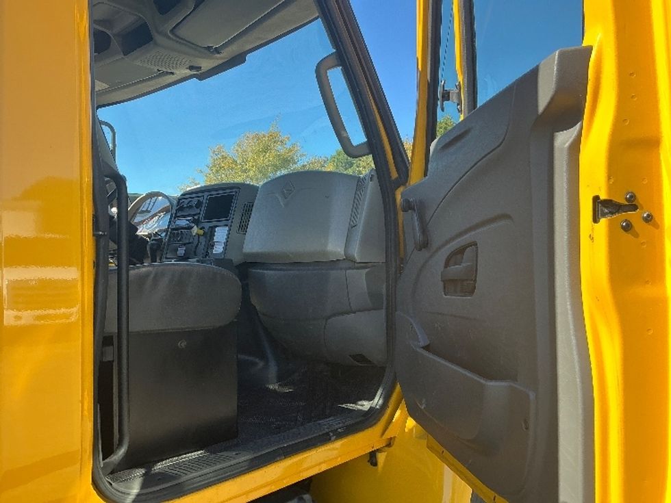 Flatbed Truck-Light and Medium Duty Trucks-International-2019-4300-Garden City-GA-177,664\n\t\tmiles-$ 45,250 - Image 16