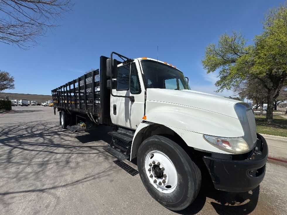 Flatbed Truck-Light and Medium Duty Trucks-International-2019-4300-Garland-TX-292,233\n\t\tmiles-$ 28,000 - Image 1