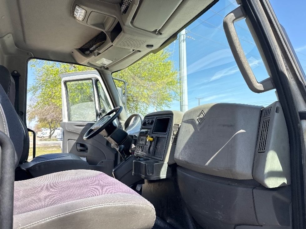 Flatbed Truck-Light and Medium Duty Trucks-International-2019-4300-Garland-TX-292,233\n\t\tmiles-$ 28,000 - Image 17