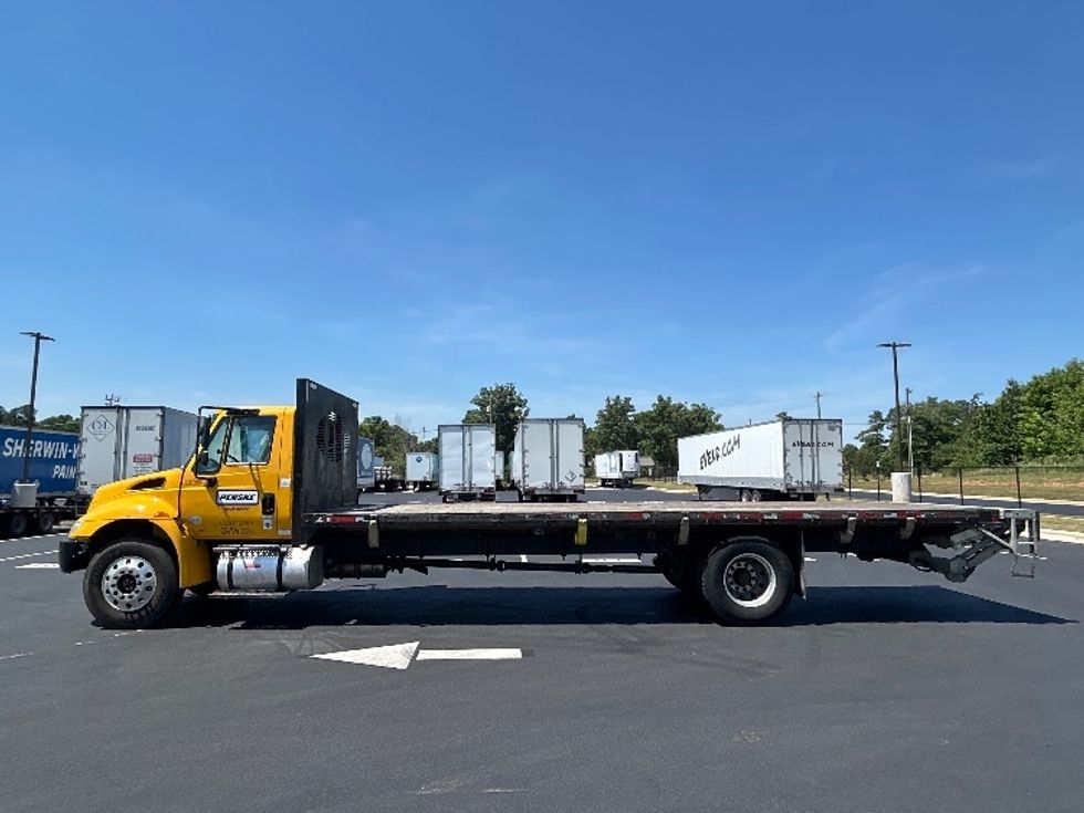 Flatbed Truck-Light and Medium Duty Trucks-International-2019-4300-Greensboro-NC-153,896\n\t\tmiles-$ 45,500 - Image 4