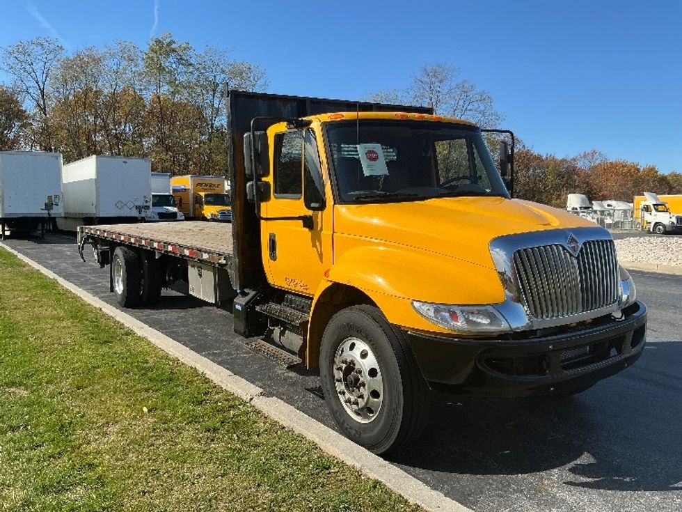 Flatbed Truck-Light and Medium Duty Trucks-International-2019-4300-Harrisburg-PA-193,719\n\t\tmiles-$ 40,750 - Image 1