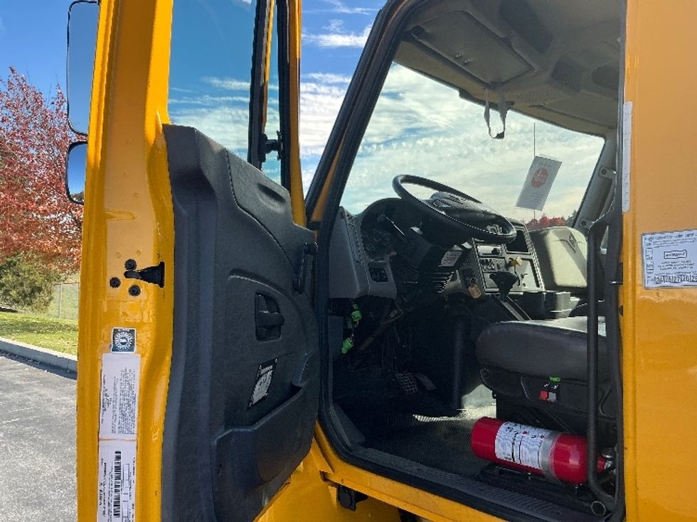 Flatbed Truck-Light and Medium Duty Trucks-International-2019-4300-Harrisburg-PA-193,719\n\t\tmiles-$ 40,750 - Image 16