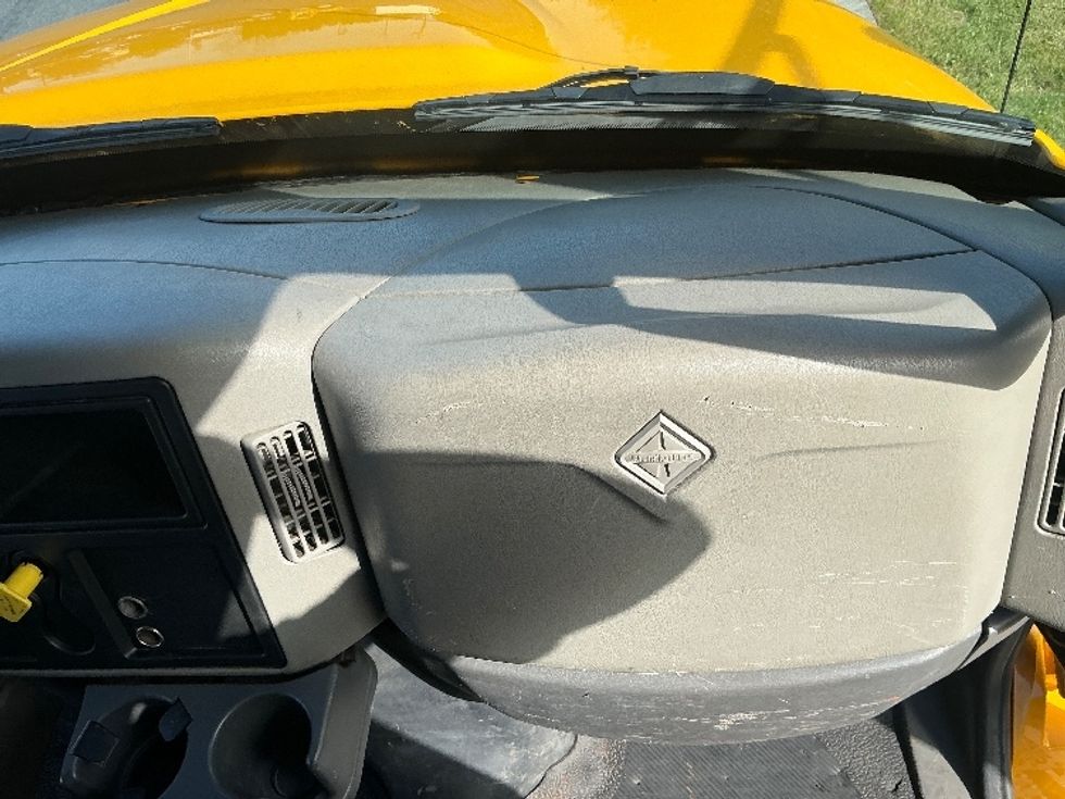 Flatbed Truck-Light and Medium Duty Trucks-International-2019-4300-Harrisburg-PA-193,719\n\t\tmiles-$ 40,750 - Image 21