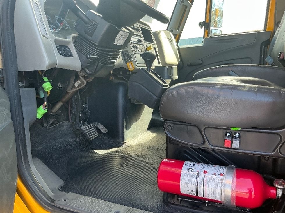 Flatbed Truck-Light and Medium Duty Trucks-International-2019-4300-Harrisburg-PA-193,719\n\t\tmiles-$ 40,750 - Image 26