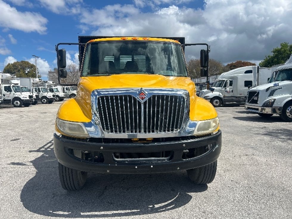 Flatbed Truck-Light and Medium Duty Trucks-International-2019-4300-Medley-FL-131,740\n\t\tmiles-$ 46,750 - Image 2