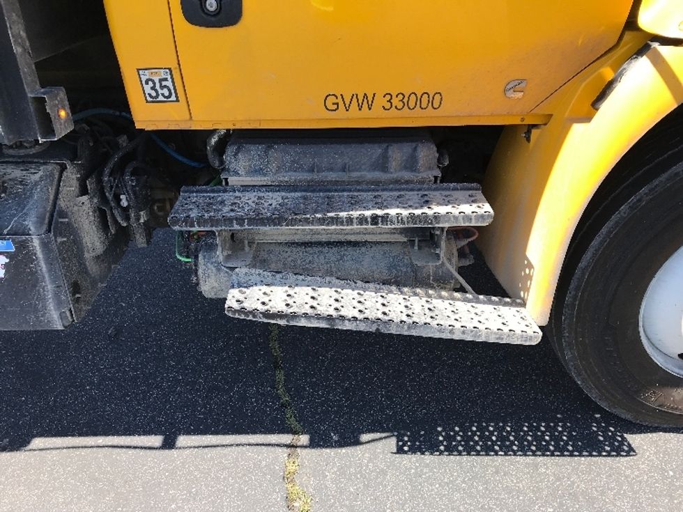 Flatbed Truck-Light and Medium Duty Trucks-International-2019-4300-Montebello-CA-145,614\n\t\tmiles-$ 44,500 - Image 27