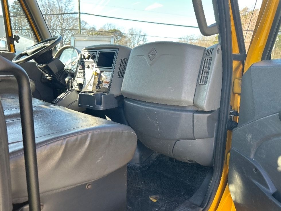 Flatbed Truck-Light and Medium Duty Trucks-International-2019-4300-Newport News-VA-60,543\n\t\tmiles-$ 54,500 - Image 19