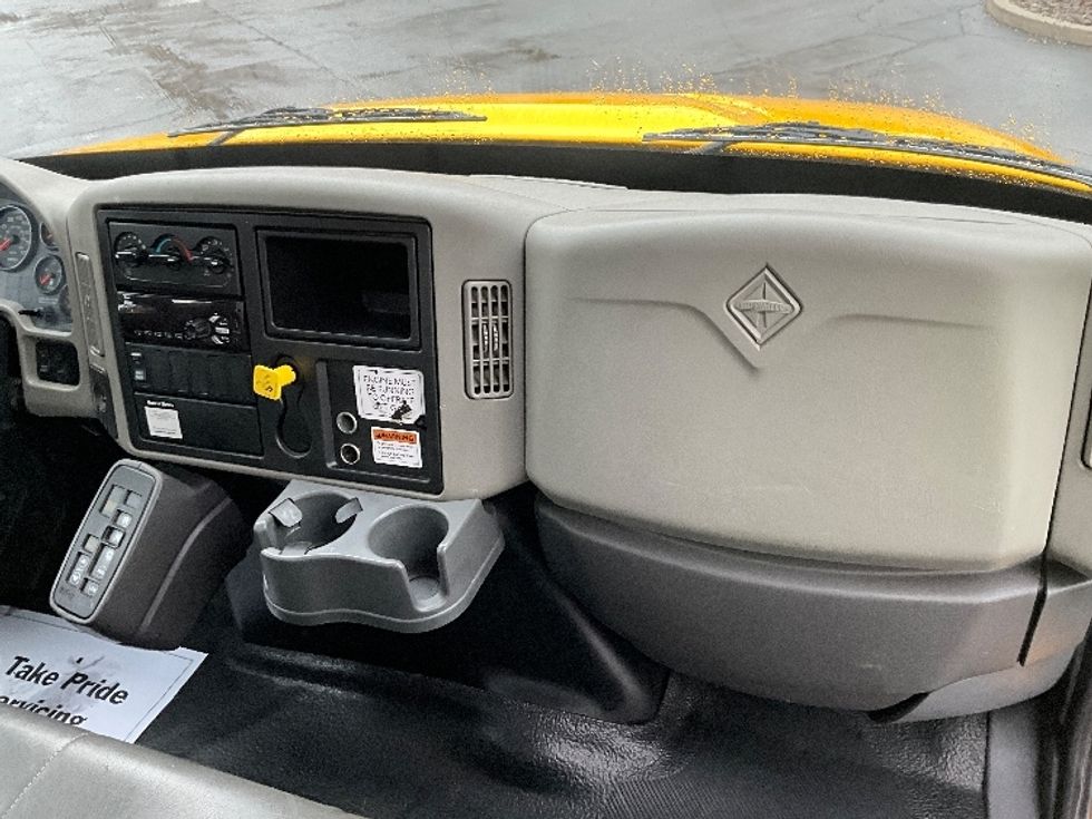 Flatbed Truck-Light and Medium Duty Trucks-International-2019-4300-Pottsville-PA-175,453\n\t\tmiles-$ 27,750 - Image 18