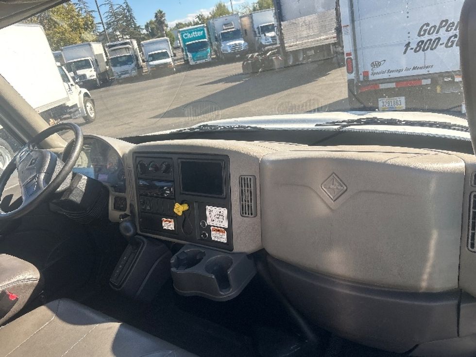 Flatbed Truck-Light and Medium Duty Trucks-International-2019-4300-South San Francisco-CA-145,950\n\t\tmiles-$ 49,250 - Image 17