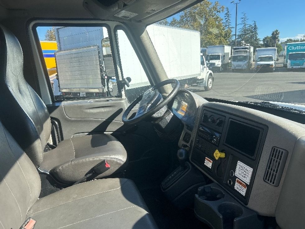 Flatbed Truck-Light and Medium Duty Trucks-International-2019-4300-South San Francisco-CA-145,950\n\t\tmiles-$ 49,250 - Image 18