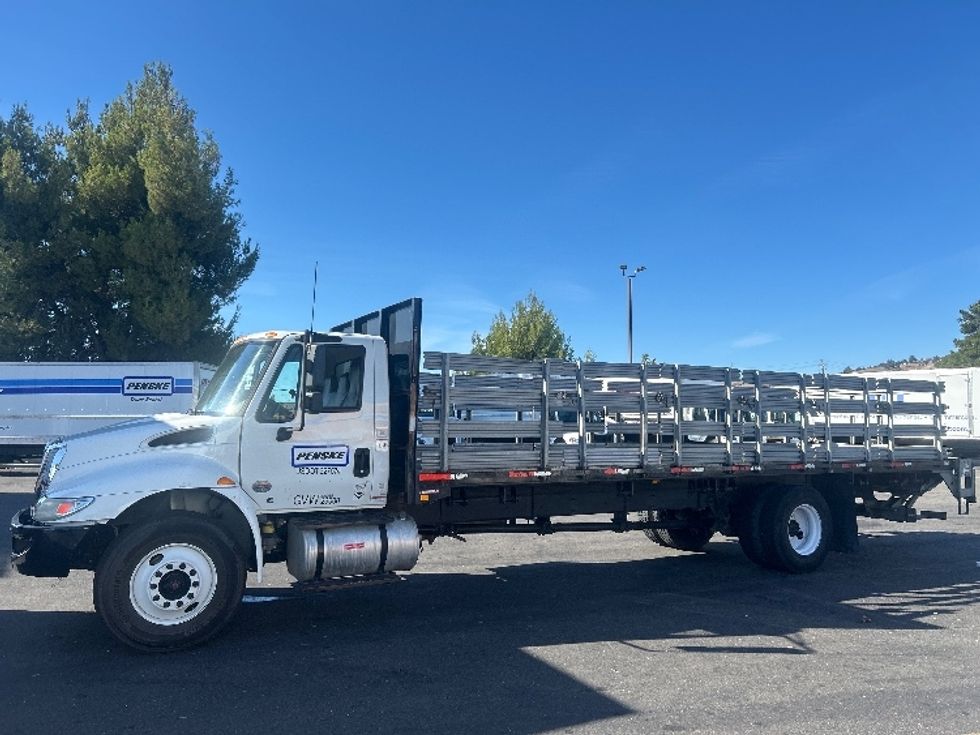 Flatbed Truck-Light and Medium Duty Trucks-International-2019-4300-South San Francisco-CA-145,950\n\t\tmiles-$ 49,250 - Image 4