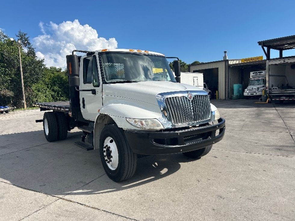 Flatbed Truck-Light and Medium Duty Trucks-International-2019-4300-Tampa-FL-115,532\n\t\tmiles-$ 43,750 - Image 1