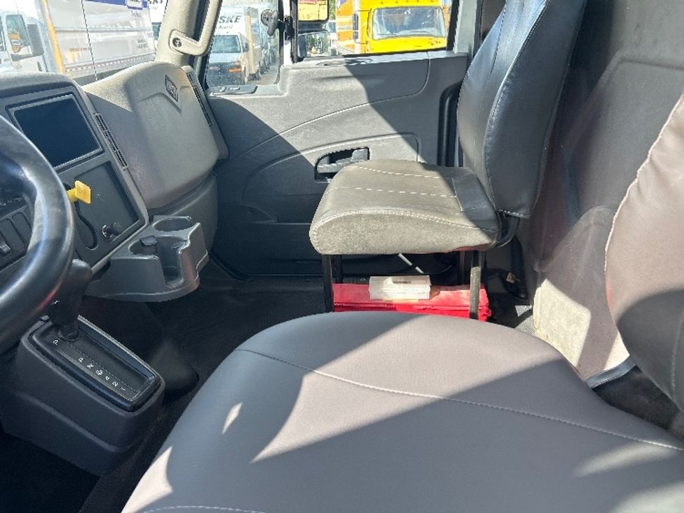 Flatbed Truck-Light and Medium Duty Trucks-International-2019-4300-Tampa-FL-115,532\n\t\tmiles-$ 43,750 - Image 19