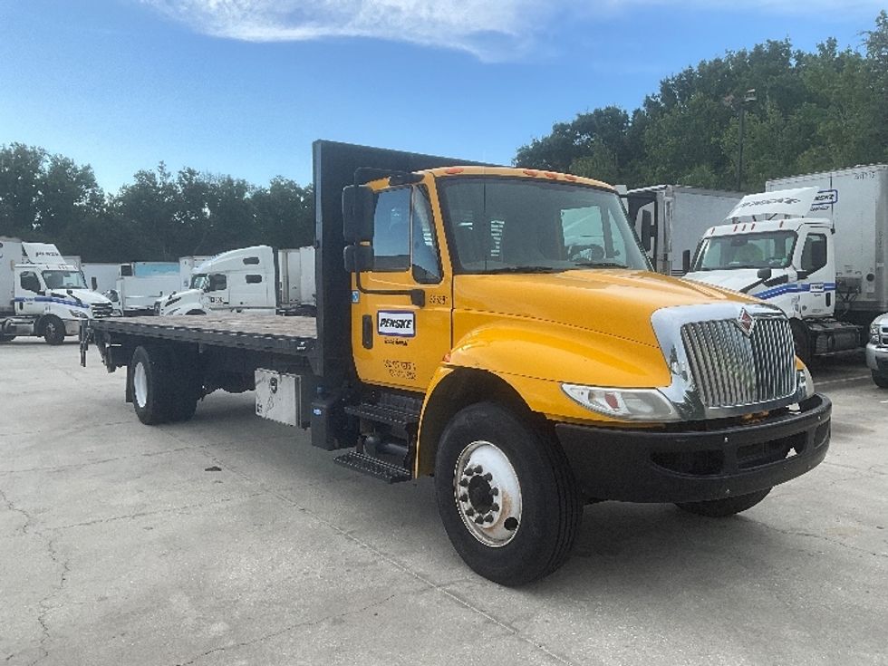Flatbed Truck-Light and Medium Duty Trucks-International-2019-4300-Tampa-FL-147,037\n\t\tmiles-$ 43,250 - Image 1