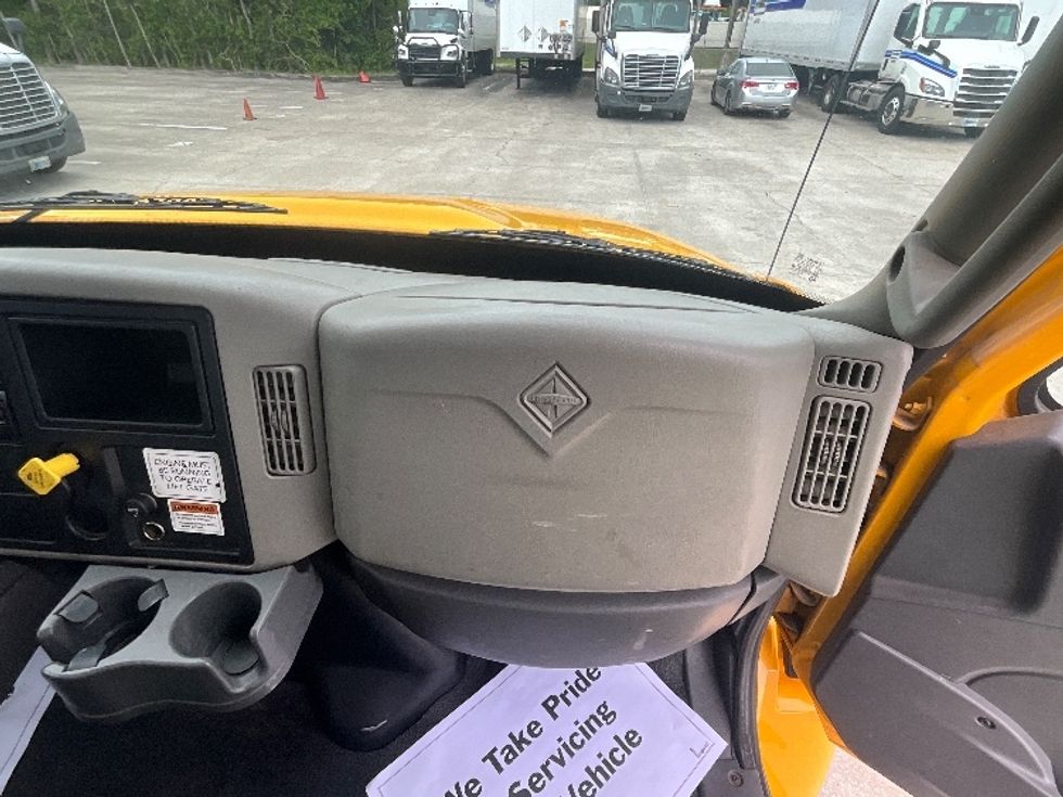 Flatbed Truck-Light and Medium Duty Trucks-International-2019-4300-Tampa-FL-147,037\n\t\tmiles-$ 43,250 - Image 19