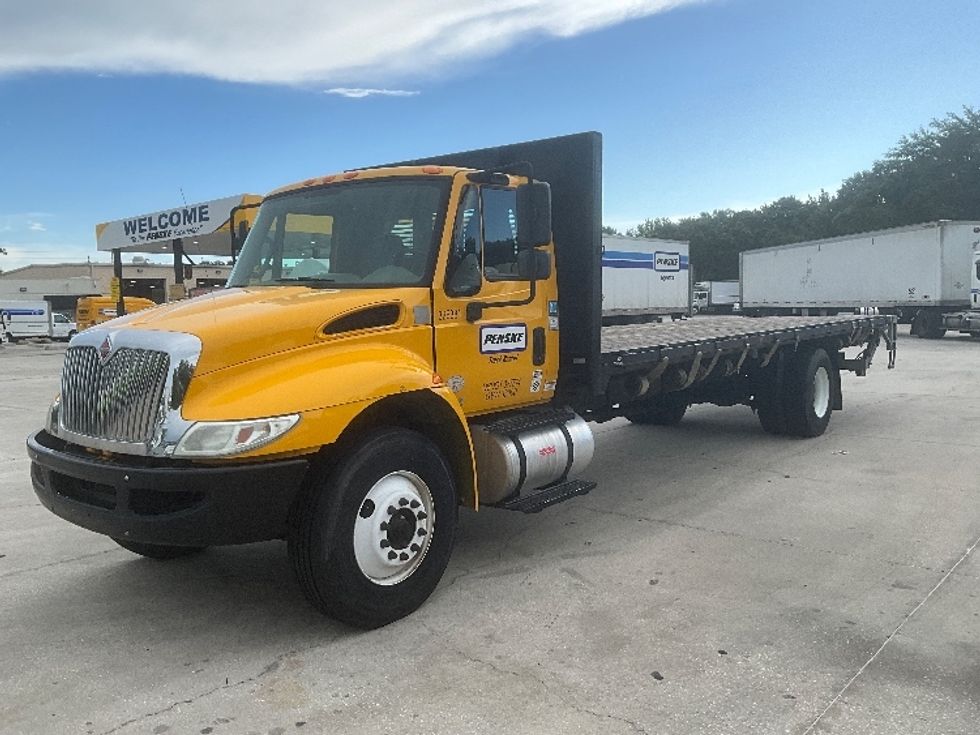 Flatbed Truck-Light and Medium Duty Trucks-International-2019-4300-Tampa-FL-147,037\n\t\tmiles-$ 43,250 - Image 3