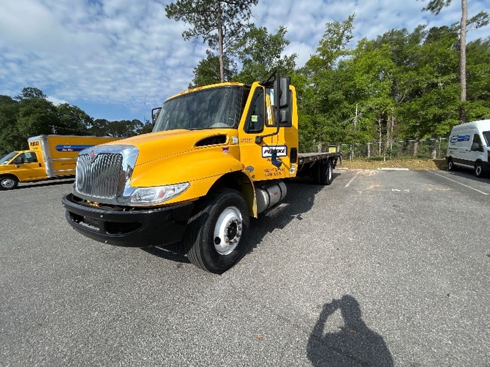Flatbed Truck-Light and Medium Duty Trucks-International-2019-4300-Tampa-FL-187,049\n\t\tmiles-$ 33,500 - Image 1