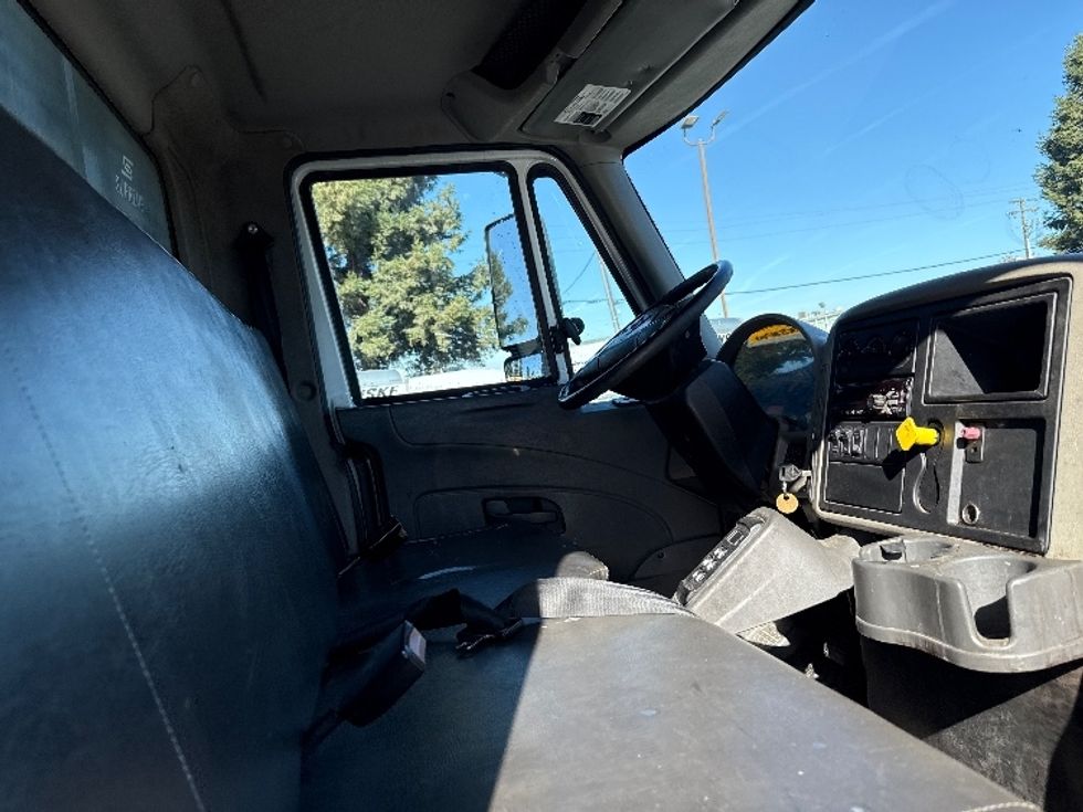 Flatbed Truck-Light and Medium Duty Trucks-International-2019-4400-Sacramento-CA-287,009\n\t\tmiles-$ 49,250 - Image 17