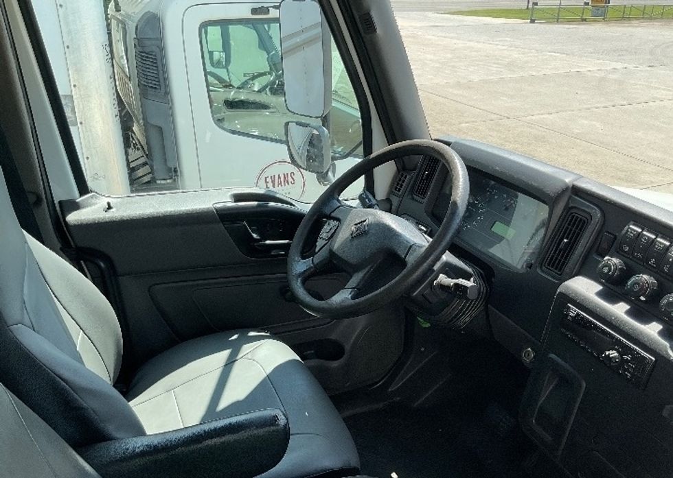 Flatbed Truck-Light and Medium Duty Trucks-International-2019-MV607-Knoxville-TN-191,994\n\t\tmiles-$ 57,250 - Image 18