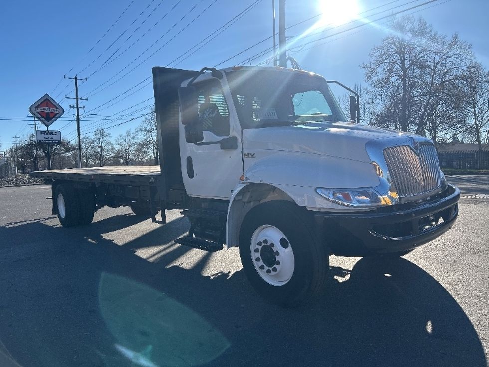 Flatbed Truck-Light and Medium Duty Trucks-International-2019-MV607-Portland-OR-125,453\n\t\tmiles-$ 42,500 - Image 1