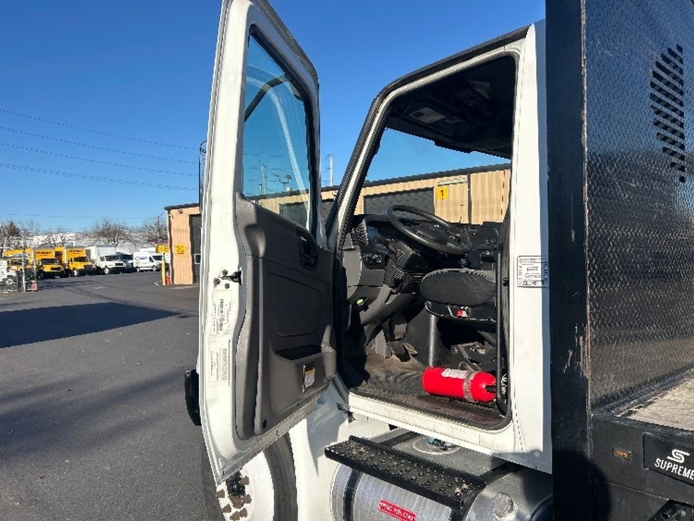 Flatbed Truck-Light and Medium Duty Trucks-International-2019-MV607-Portland-OR-125,453\n\t\tmiles-$ 42,500 - Image 16