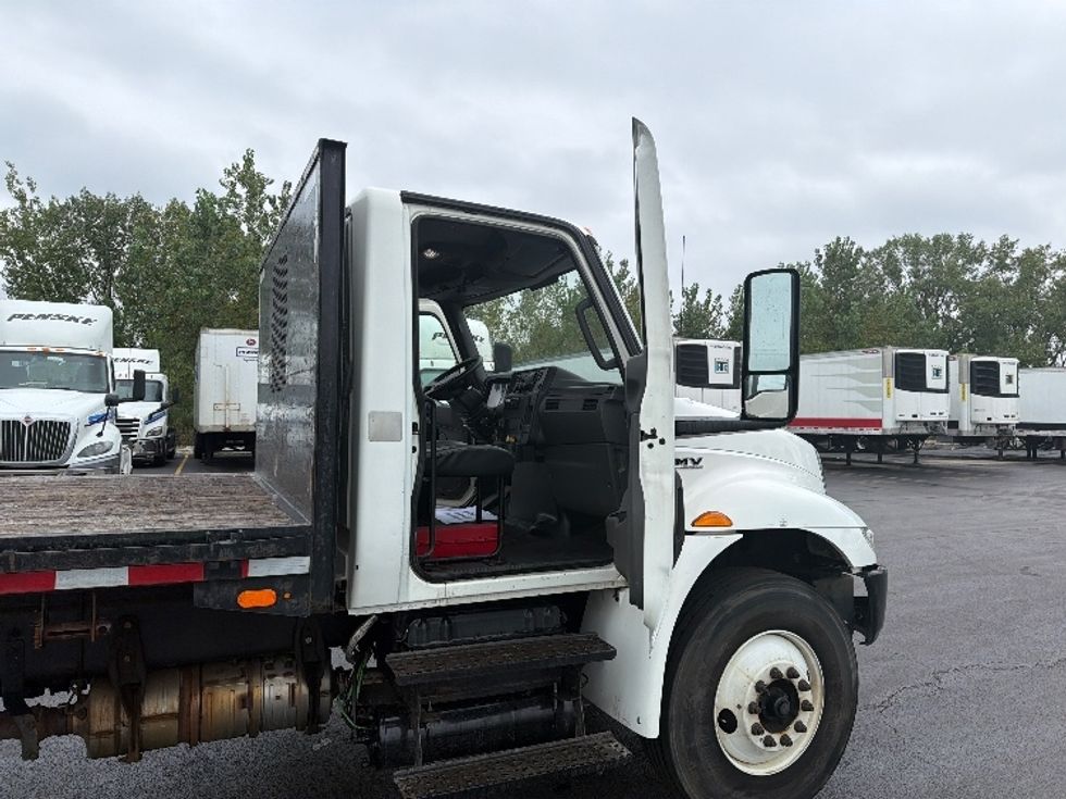 Flatbed Truck-Light and Medium Duty Trucks-International-2020-MV607-Melrose Park-IL-133,008\n\t\tmiles-$ 47,500 - Image 16