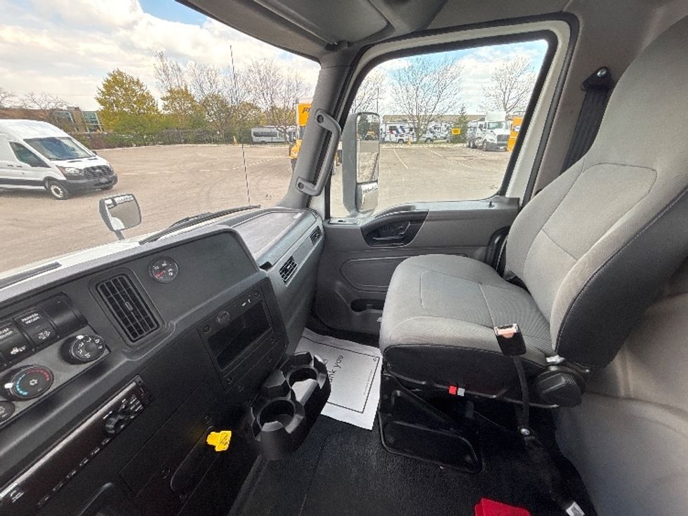 Flatbed Truck-Light and Medium Duty Trucks-International-2020-MV607-Mississauga-ON-111,723\n\t\tkm-$ 93,000 - Image 15