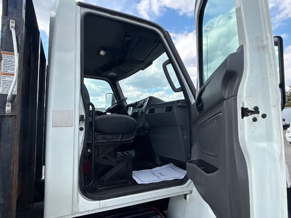 Flatbed Truck-Light and Medium Duty Trucks-International-2020-MV607-Mississauga-ON-111,723\n\t\tkm-$ 93,000 - Image 16